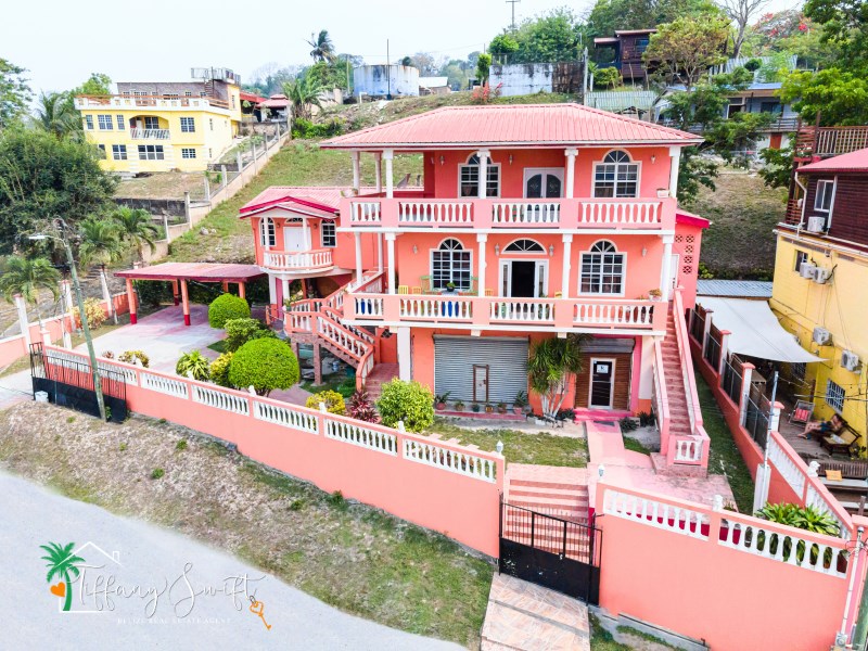 Featured image # 4210 – Prime San Ignacio Property: Stunning 3-Bedroom Home with Income Generation and Business Potential