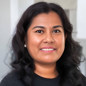 Headshot of Veronica Cal REMAX Belize agent